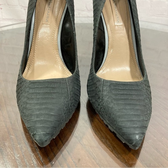 BCBG MAX AZRIA snake skin embossed leather pointy toe stiletto pumps 9.5 New - Picture 3 of 16